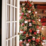 D.I.Y. Saturday #28 – How to Decorate a Theme-Inspired Christmas Tree