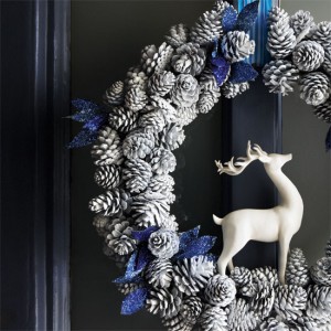 Eye-catching and high contrast blue and white wreath