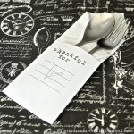 How to Make a DIY Minimalist Thanksgiving Table Setting