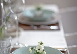 How to Set the Perfect Spring Table Setting