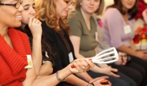 Bloggers_chatting_waiting for Sandra_Ro_utensil