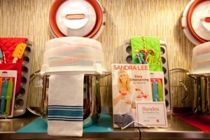 Sandra Lee cookbook and housewares