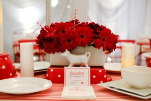Red daisies_tablescape