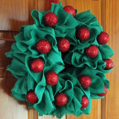 Reinventing the Wreath: A Charming Country Decoration to Hang Indoors