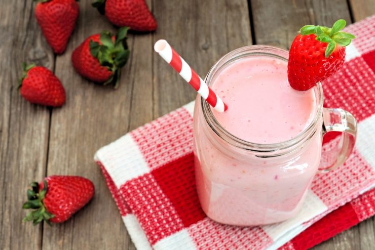 How to Make a Healthy Strawberry Smoothie Recipe