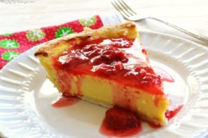 Strawberry-Drizzled Banana Pudding Pie