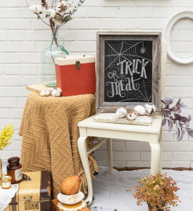 halloween-decorations-chalkboard